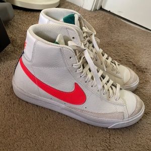 NIKE BLAZER MIDS